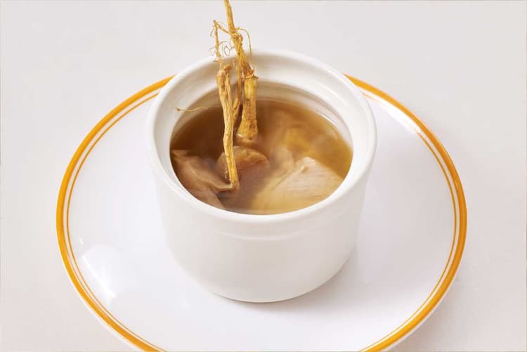 Stewed Chicken Soup with Ginseng and Dry Scallop